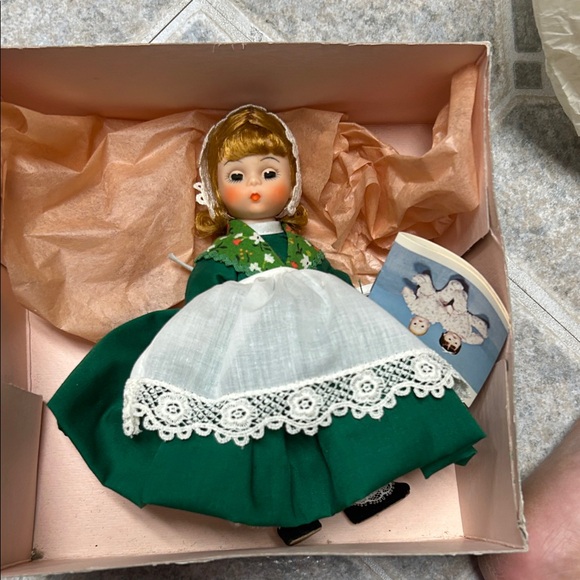 Madame Alexander “ Ireland 578” - Picture 1 of 6